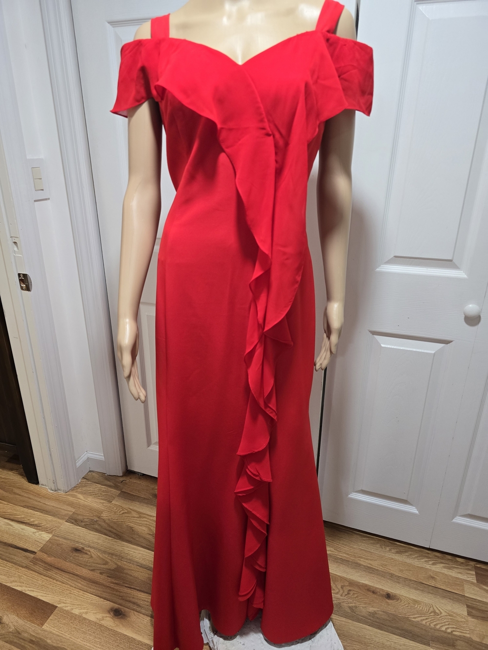 Elegant Red Off-Shoulder Ruffle Evening Dress